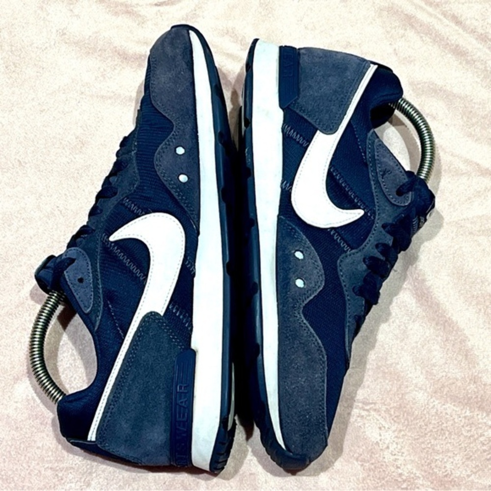 Nike Venture Runners Pre-owned Men’s Size 9.5 CK2944-400 Navy/White Classic
